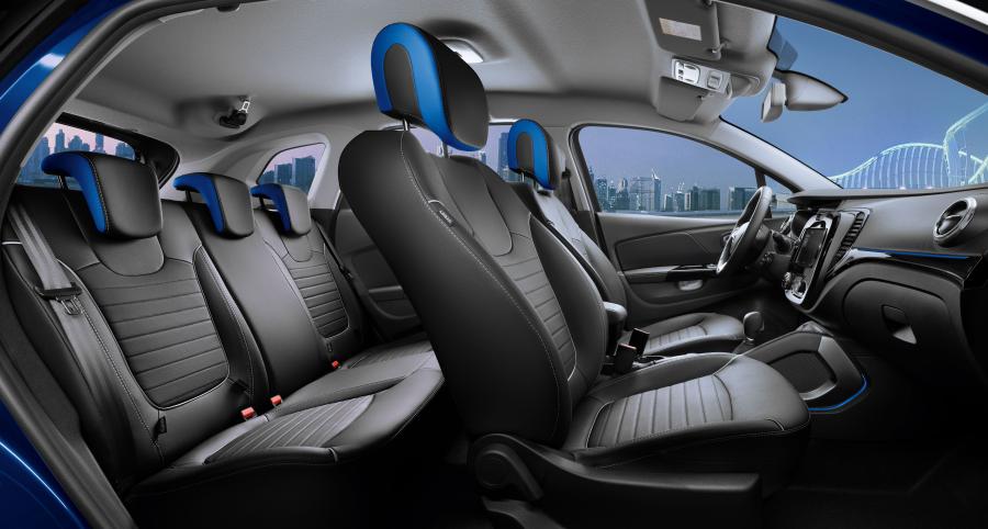 Интерьер Renault Kaptur 2020 года  (фото 2 из 32)